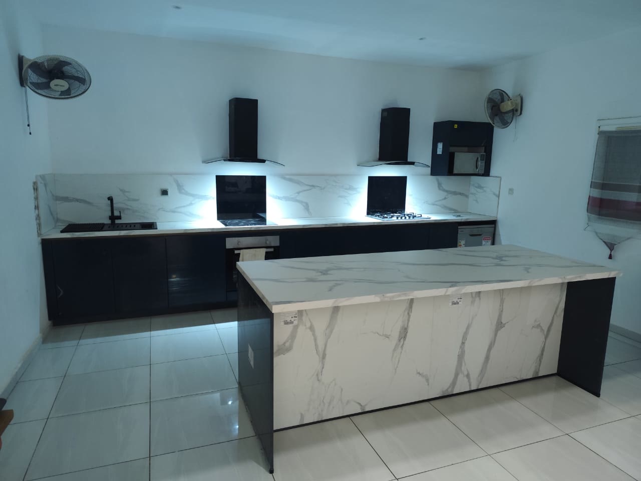 Cuisine sur-mesure — Atelier du Meuble, Mayotte