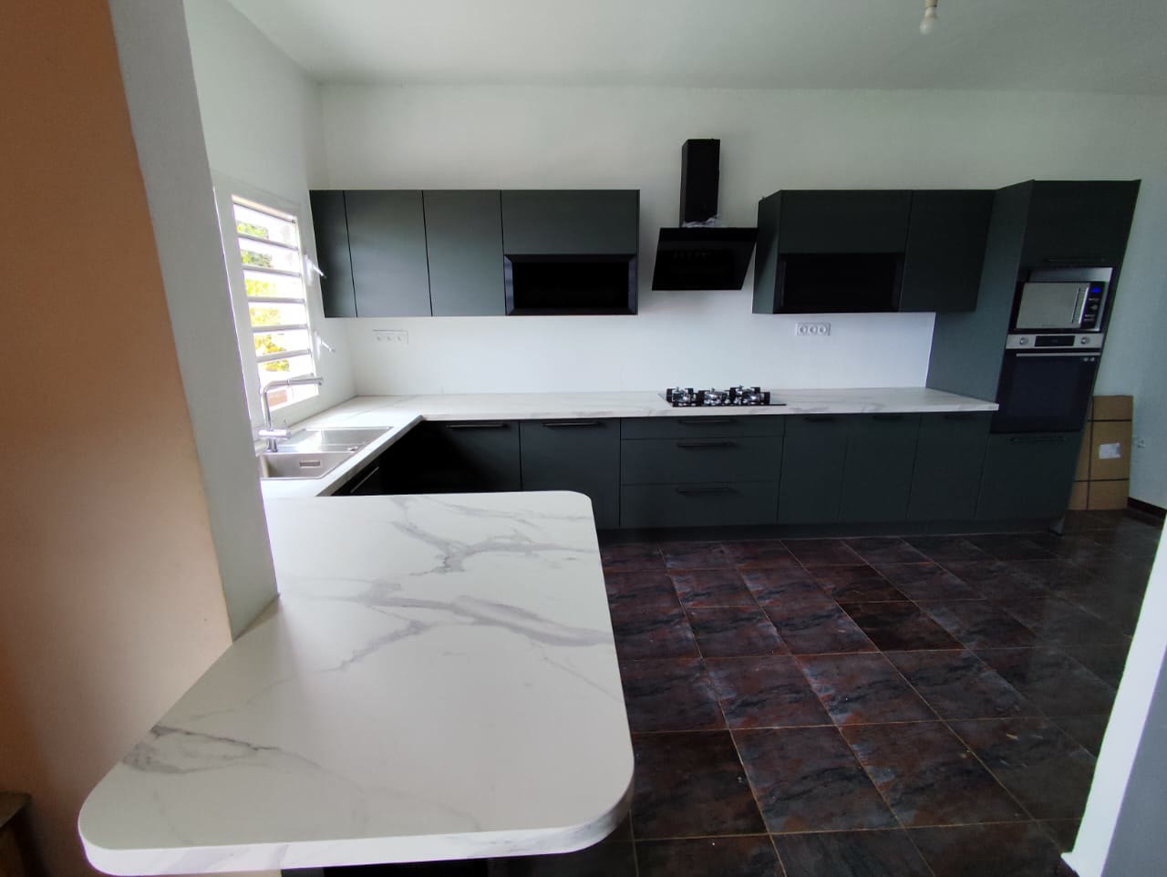 Cuisine sur-mesure — Atelier du Meuble, Mayotte