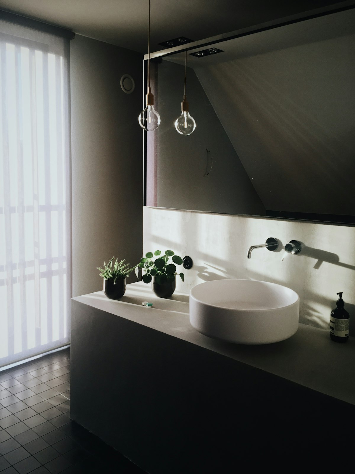 Bain sculptural — Salle de bain, Tsoundzou